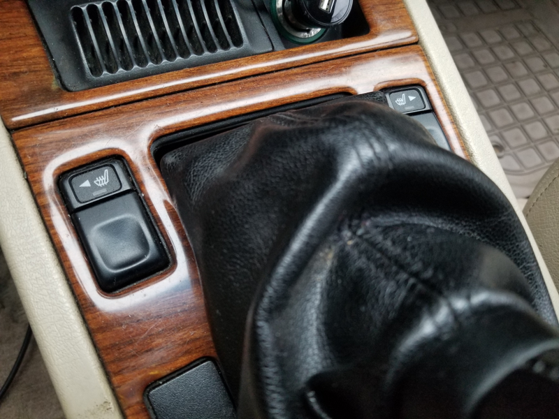 Illustration for article titled Everything wrong with my $2000 Volvo